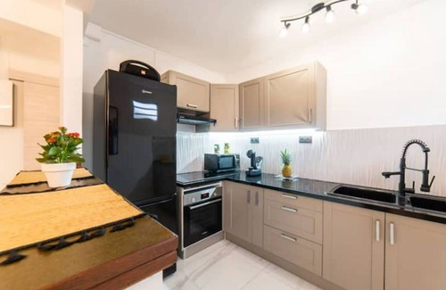 Schoelcher Villa | Appartement Luxueux à 3 Minutes de la Plage !