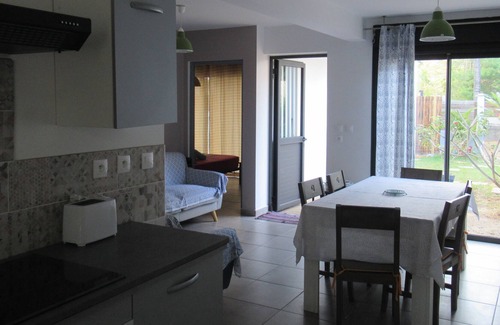 La Saline Les Bains House | Appartement Maithé 4 feet in the sand at the seaside
