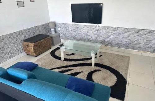 Circuit 1C1 Apartment | Appartement moderne à Petit-Bourg, 70 m², piscine privée