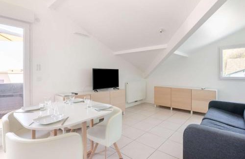 Hendaye Apartment | Appartement moderne à Hendaye, 400m de la plage, terrasse, parking et WiFi inclus - FR-1-2-371