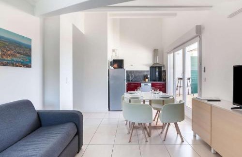 Hendaye Apartment | Appartement moderne à Hendaye, 400m de la plage, terrasse, parking et WiFi inclus - FR-1-2-371
