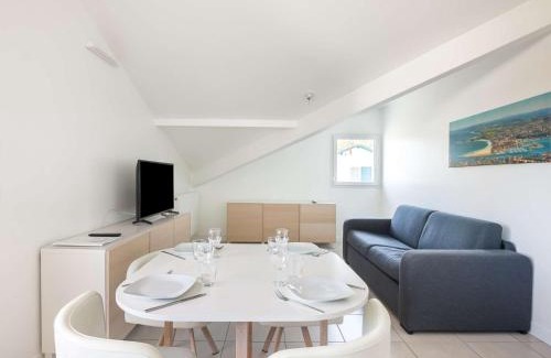 Hendaye Apartment | Appartement moderne à Hendaye, 400m de la plage, terrasse, parking et WiFi inclus - FR-1-2-371