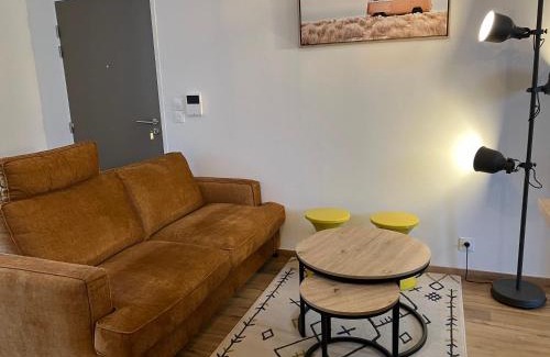 Le Palais Apartment | Appartement moderne avec terrasse près des plages - FR-1-418-258