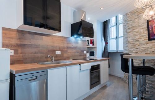 Laval Apartment | Appartement moderne dans le vieux Laval