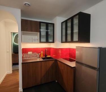 Montmartre Apartment | Appartement Montmartre, Moulin de la galette