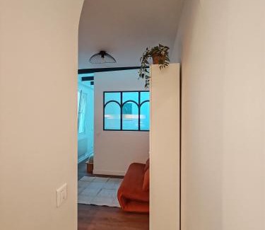 Montmartre Apartment | Appartement Montmartre, Moulin de la galette