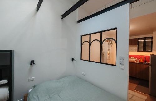 Montmartre Apartment | Appartement Montmartre, Moulin de la galette