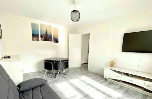 Chevilly-Larue Apartment | Appartement Paisible et Bien Situé Proche Aéroport Orly et Tramway Pour Paris