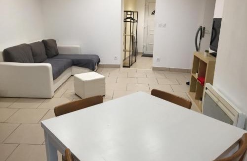 Meze Apartment | Appartement proche du port