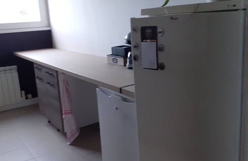 Cholet Apartment | Appartement Rénové et Équipé Avec Place de Parking Centre Commercial à Coté