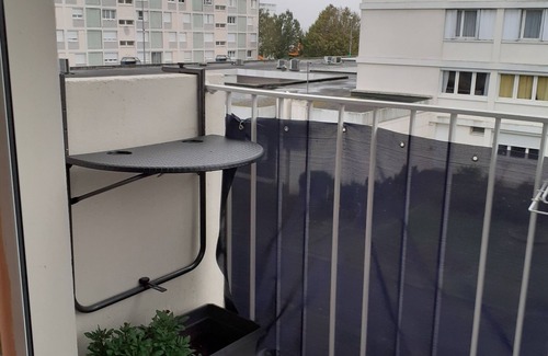 Cholet Apartment | Appartement Rénové et Équipé Avec Place de Parking Centre Commercial à Coté