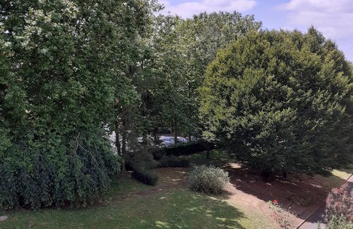 Cholet Apartment | Appartement Rénové et Équipé Avec Place de Parking Centre Commercial à Coté