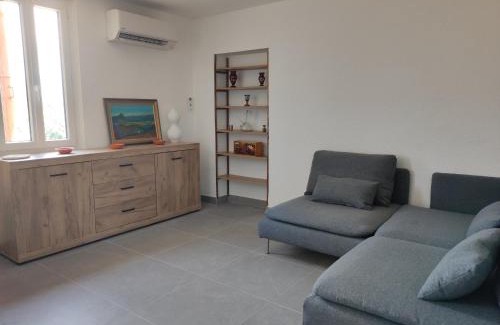 Palau-del-Vidre Apartment | Appartement rénové avec clim, piscine, WiFi et parking à Palau-del-Vidre - FR-1-776-108