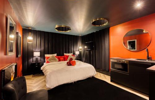 Les Gondoles Apartment | Appartement Rouge Elegance & Miroirs RER C