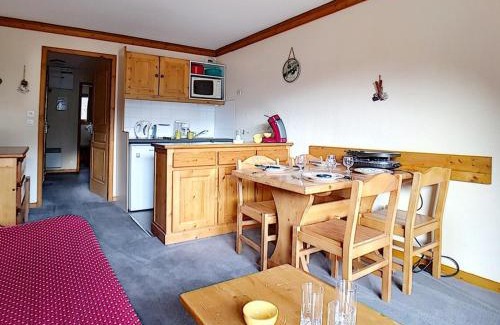 Les Bruyeres Apartment | Appartement skis aux pieds avec balcon exposé sud, 2 pièces, 4 pers., quartier animé des Bruyères - FR-1-344-904