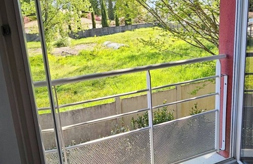 Pessac Apartment | Appartement Solaire Duplex Avec Terrasse en Bois