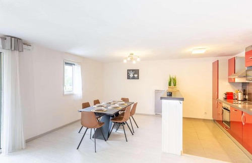 Saint-Lary-Soulan Apartment | Appartement spacieux 8 pers, centre village, balcon, parking, proche télécabine & thermes - FR-1-296-475