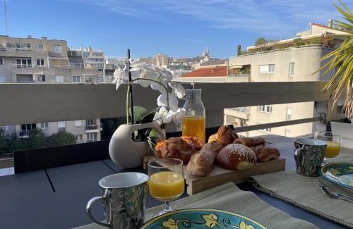 Le Rouet Apartment | Appartement spacieux - Vue notre dame de la garde - Terrasse - Wifi