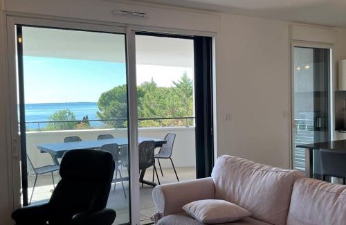 Meze Apartment | Appartement Standing avec Terrasse Vue Étang, 2 chambres et WIFI - Mèze - FR-1-604-37