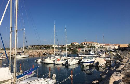 Sete Apartment | Appartement T2 cabine avec terrasse et parking sécurisé à Sète - FR-1-338-402