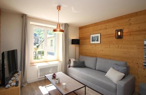 Mont-Dore Apartment | Appartement T3 avec Jardin Privatif et WIFI à Mont-Dore, Rénové, Parking et Garage Inclus - FR-1-608-37