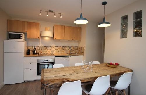 Mont-Dore Apartment | Appartement T3 avec Jardin Privatif et WIFI à Mont-Dore, Rénové, Parking et Garage Inclus - FR-1-608-37