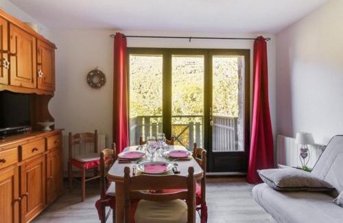 Esquieze-Sere Apartment | Appartement T3 Duplex 6 Pers. avec Cheminée et Balcon à Esquièze-Sère - FR-1-402-70