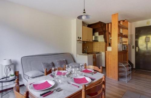 Esquieze-Sere Apartment | Appartement T3 Duplex 6 Pers. avec Cheminée et Balcon à Esquièze-Sère - FR-1-402-70