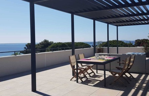 Meze Apartment | Appartement + Terrasse de 140m² vue Étang de Thau; 15mn des Thermes de Balaruc