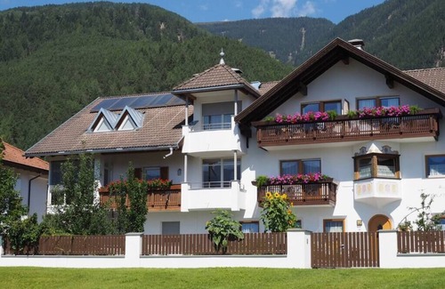 Brunico Apartment | Appartement with beautiful view and balcony by Tamanhof