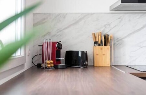 Roseraie Apartment | Appartment close to city center, AC and car park