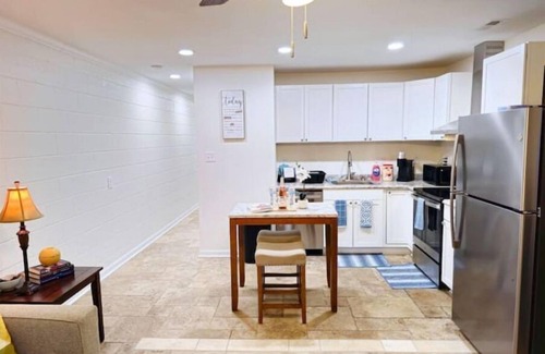 Durham House | Appealing 3 Bed Flat on a quiet street; only minutes to downtown entertainment.