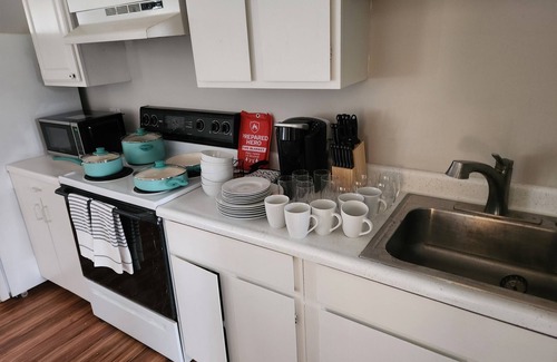 Ocean Park Condo | Appealing two-bedroom, one-bathroom condo, two short blocks from the beach!