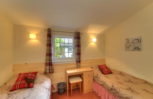 West Laroch Cabin | Appin Holiday Homes -Caravans, Lodges, Shepherds Hut and Train Carriage stays