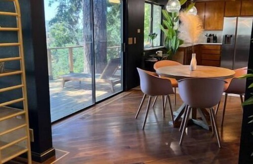 Placerville House | Apple Hill’s Mountain House Retreat