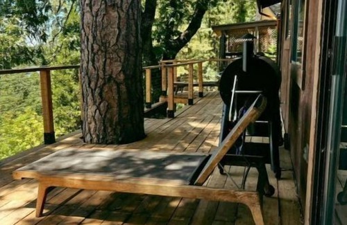 Placerville House | Apple Hill’s Mountain House Retreat