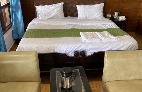Kempty Range Hotel | Apple Orchard Resort