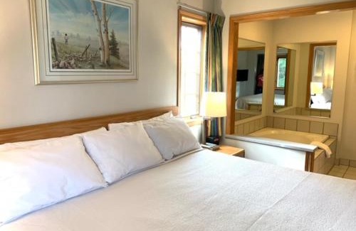 Fish Creek Hotel | AppleCreek Resort-Hotel & Suites
