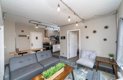 Appleton Apartment | Appleton Apartment: 2 Bedrooms, Free Parking!
