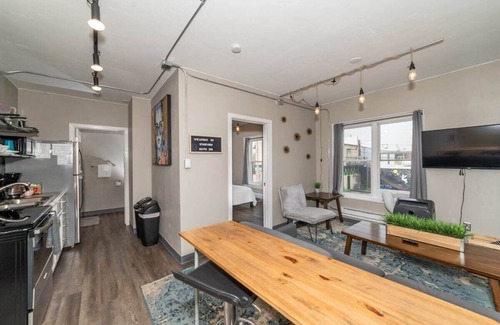 Appleton Apartment | Appleton Apartment: 2 Bedrooms, Free Parking!