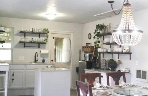 Eugene House | Appletree Guesthouse (amidst Oregon wine country)