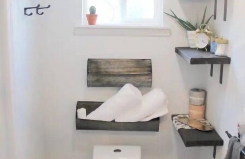 Eugene House | Appletree Guesthouse (amidst Oregon wine country)