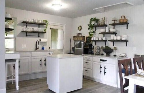 Eugene House | Appletree Guesthouse (amidst Oregon wine country)