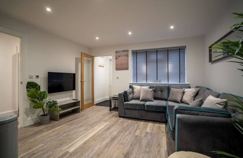 Crawley Apartment | Applewood Ground Floor Apartment is a 2 bedroom with parking in Three Bridges
