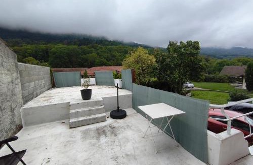 Cervens Apartment | Apppartement dans maison avec terrasse plein sud , Netflix, parking et fibre