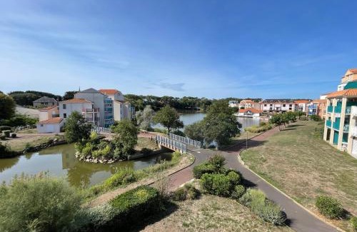 Bourgenay Apartment | Appt avec vue panoramique sur le lac à Port Bourgenay