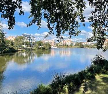 Bourgenay Apartment | Appt avec vue panoramique sur le lac à Port Bourgenay