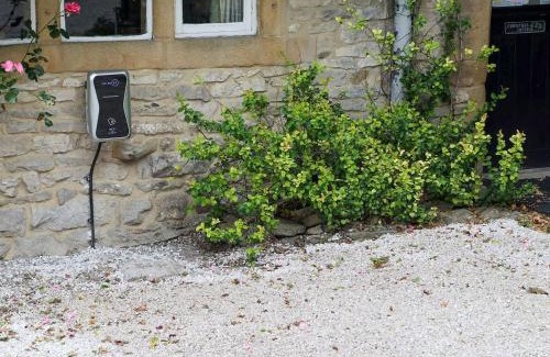 Youlgreave House | April Cottage