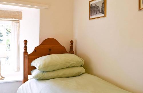 Youlgreave House | April Cottage
