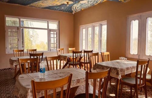 Srinagar House | ApriQuince Lodge